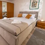 Point Apartment