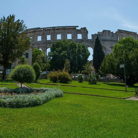 Point * Pula