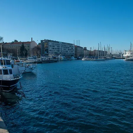 Point * Pula