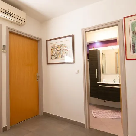 Apartment Point *