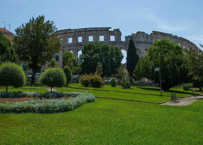 Point * Pula